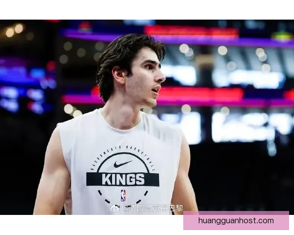 雷诺自信称自己本届最佳新秀内线去年来唯一场均二十加十的大学球员